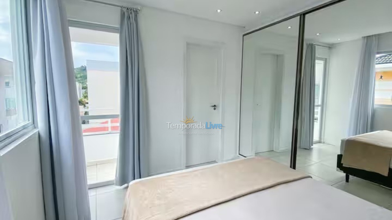 Apartamento para aluguel de temporada em Governador Celso Ramos (Palmas)