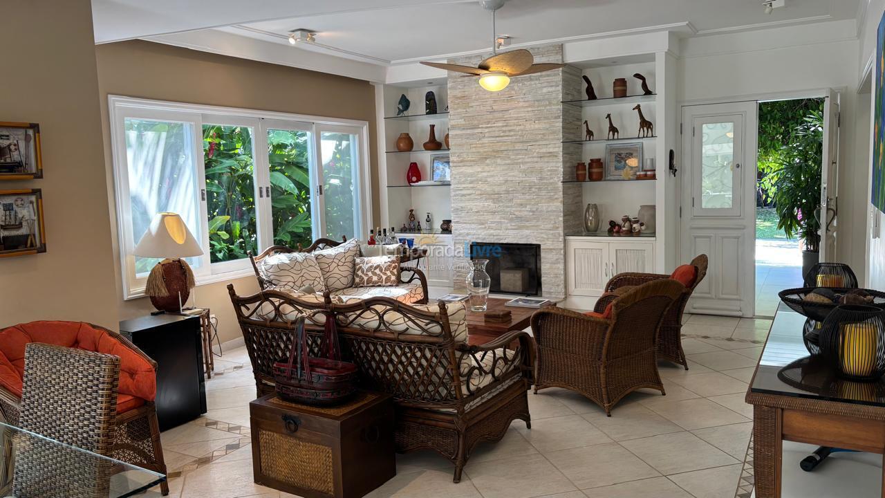 Casa para alquiler de vacaciones em São Sebastião (Praia da Baleia)