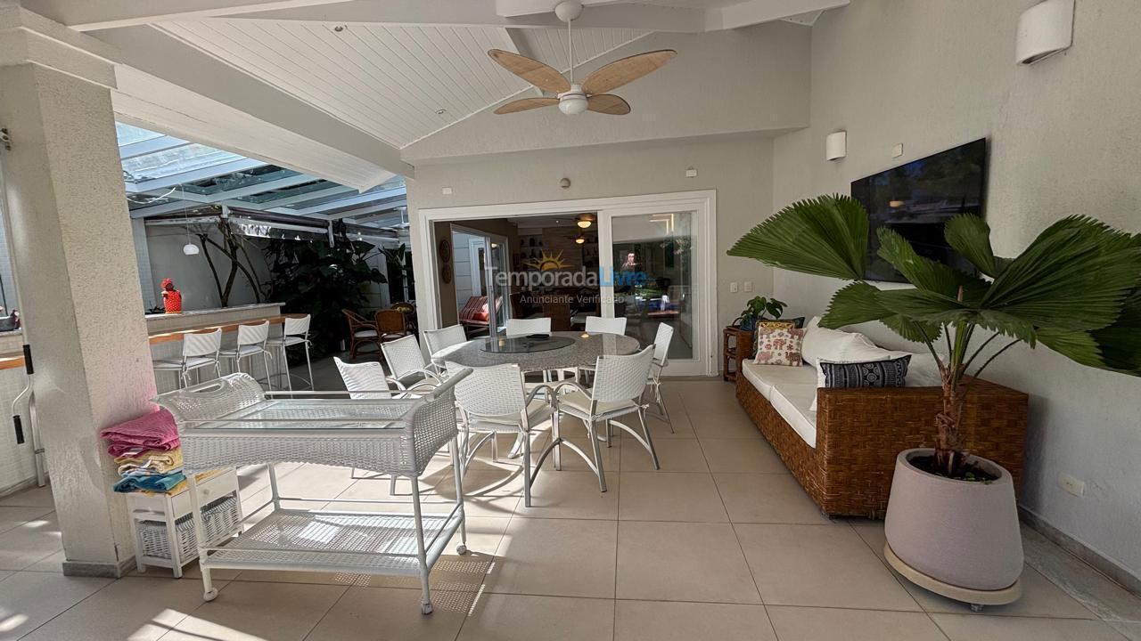 Casa para alquiler de vacaciones em São Sebastião (Praia da Baleia)