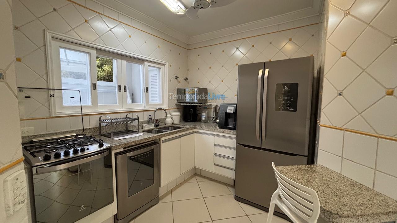 Casa para alquiler de vacaciones em São Sebastião (Praia da Baleia)