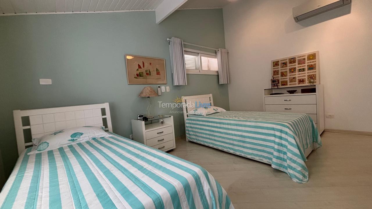 Casa para alquiler de vacaciones em São Sebastião (Praia da Baleia)