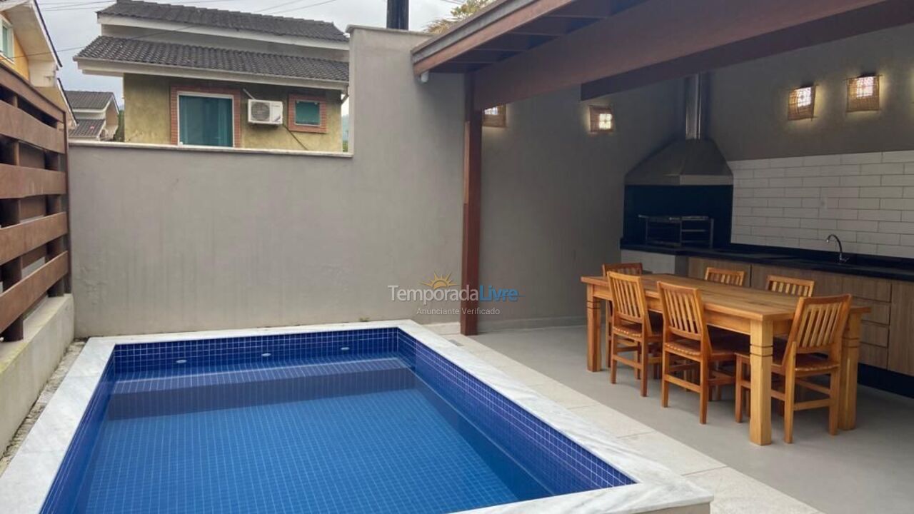 Casa para alquiler de vacaciones em São Sebastião (Camburi)