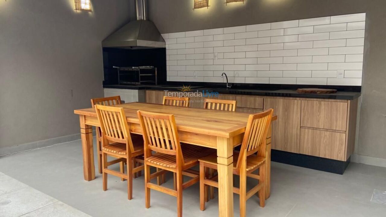 Casa para alquiler de vacaciones em São Sebastião (Camburi)