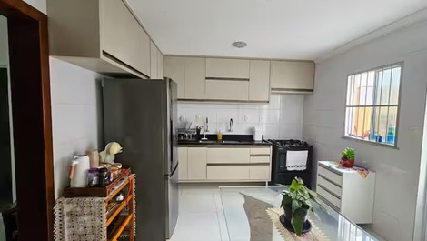 CASA PERTO DA PRAIA EM VILAS DO ATLÂNTICO, 5/4 COM DUAS SUITES