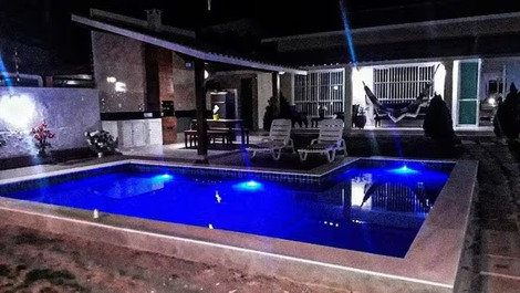 CASA PERTO DA PRAIA EM VILAS DO ATLÂNTICO, 5/4 COM DUAS SUITES