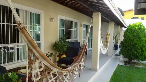 CASA PERTO DA PRAIA EM VILAS DO ATLÂNTICO, 5/4 COM DUAS SUITES