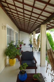 CASA PERTO DA PRAIA EM VILAS DO ATLÂNTICO, 5/4 COM DUAS SUITES