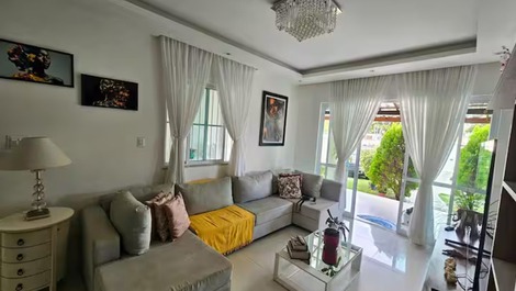 CASA PERTO DA PRAIA EM VILAS DO ATLÂNTICO, 5/4 COM DUAS SUITES