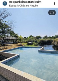 Piscina natural com águas correntes do rio niquim