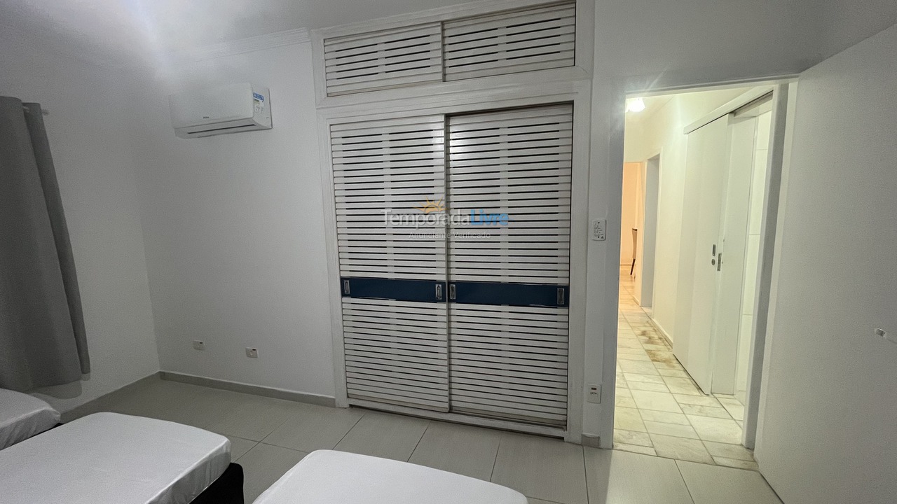 Apartamento para aluguel de temporada em Guarujá (Pitangueiras)