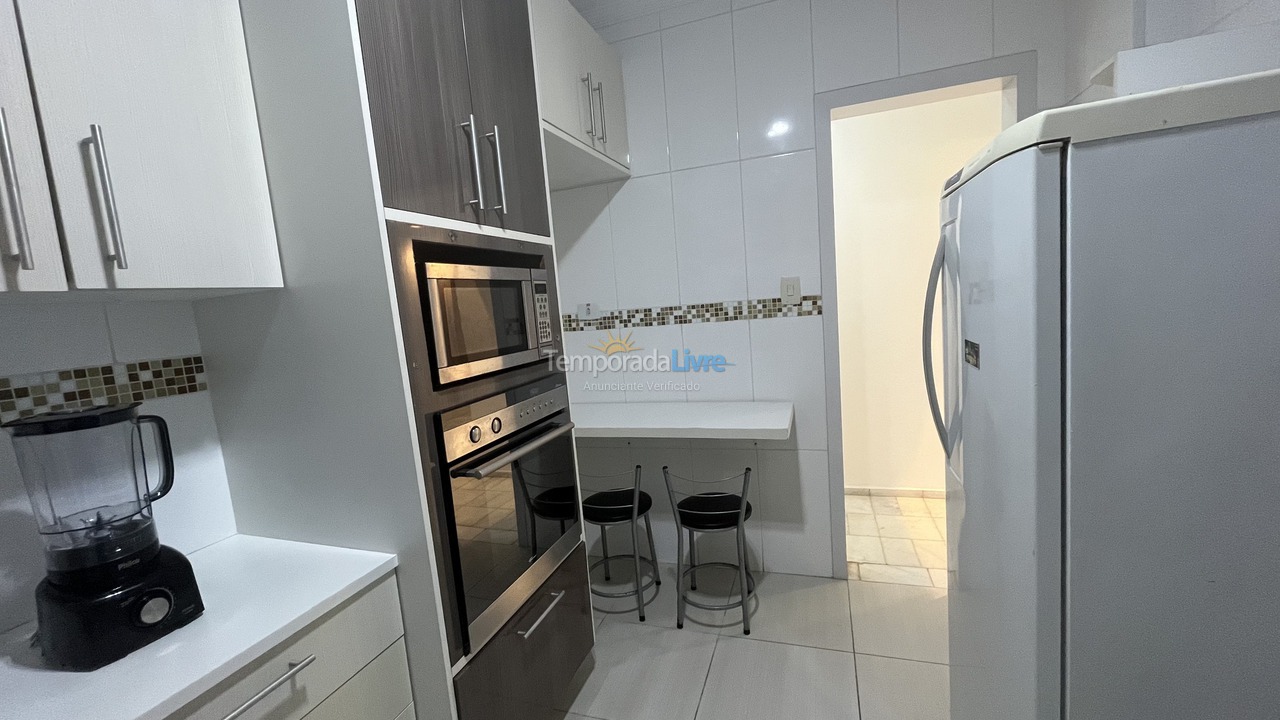 Apartamento para aluguel de temporada em Guarujá (Pitangueiras)