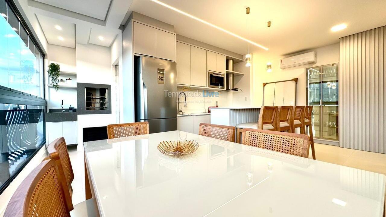 Apartment for vacation rental in Bombinhas (Praia de Bombas)