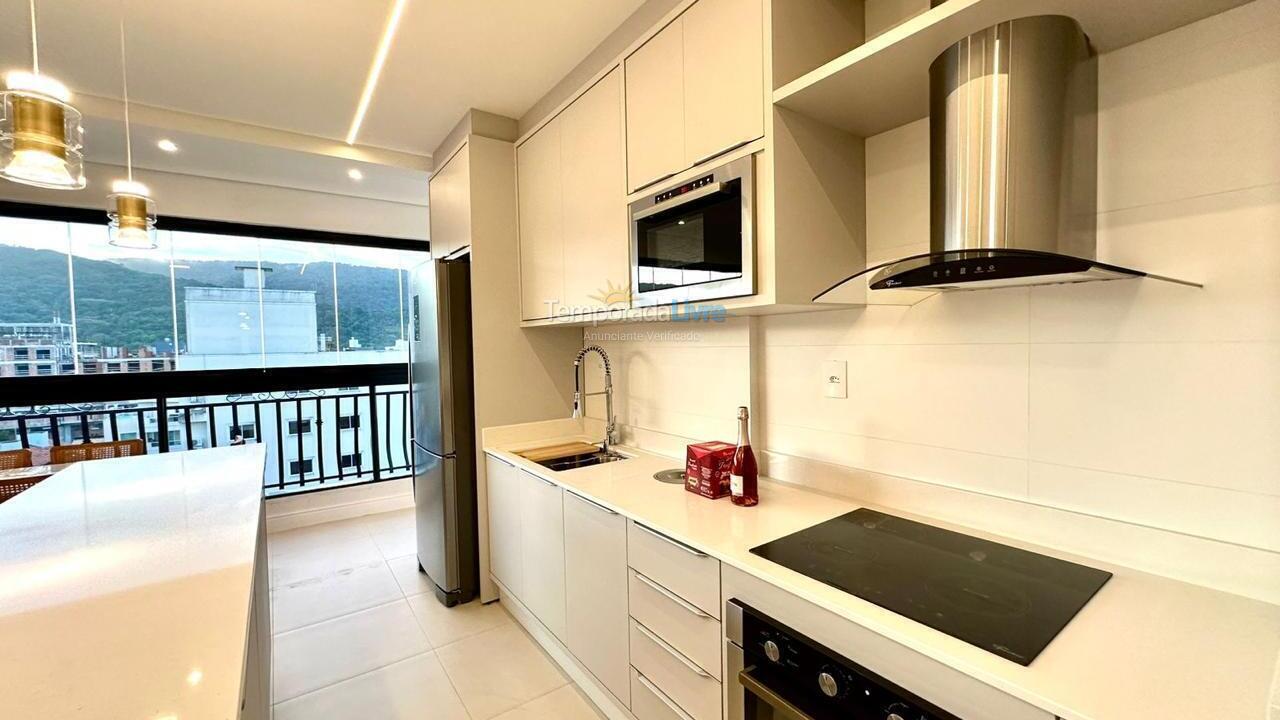 Apartment for vacation rental in Bombinhas (Praia de Bombas)