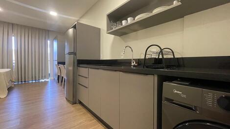 Apartamento para 4 personas con piscina y vistas al mar.