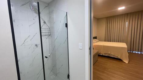 Apartamento para 4 personas con piscina y vistas al mar.