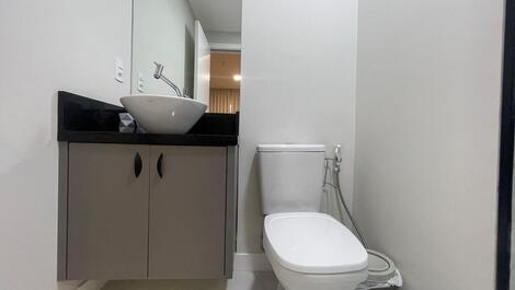 Apartamento para 4 personas con piscina y vistas al mar.