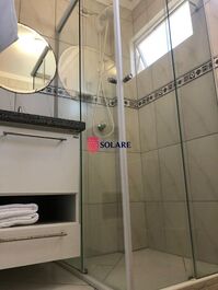 Apartamento de 3 dormitorios en urbanización cerrada con piscina y aire acondicionado.