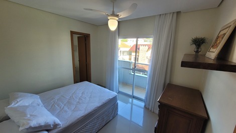 Apartamento 02 dormitórios c/ internet,ar condicionado e churrasqueira