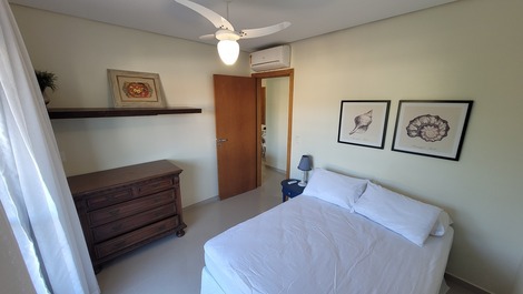 Apartamento 02 dormitórios c/ internet,ar condicionado e churrasqueira