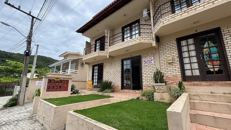 Triplex a poucos metros do mar para 8 pessoas