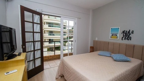 Triplex a poucos metros do mar para 8 pessoas