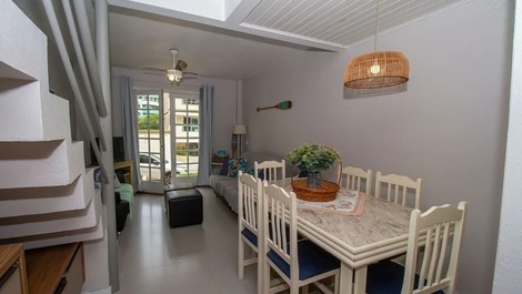 Triplex a poucos metros do mar para 8 pessoas