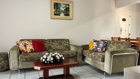 Apartamento com 2 dormitórios 50m da praia de Bombas para 6 pessoas