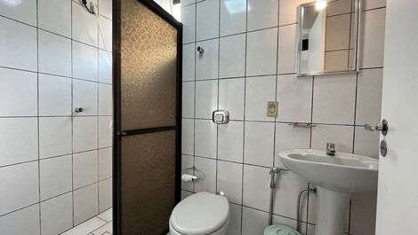 Apartamento com 2 dormitórios 50m da praia de Bombas para 6 pessoas