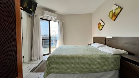 Apartamento com 2 dormitórios 50m da praia de Bombas para 6 pessoas