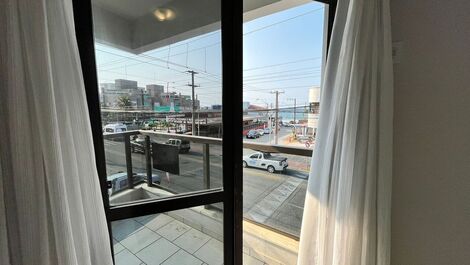 Apartamento com 2 dormitórios 50m da praia de Bombas para 6 pessoas