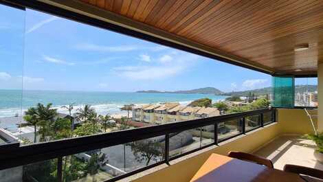 Cobertura 3 dormitórios 50M da praia de Bombas para 8 pessoas