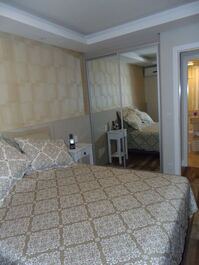 London Apartment / BC Center