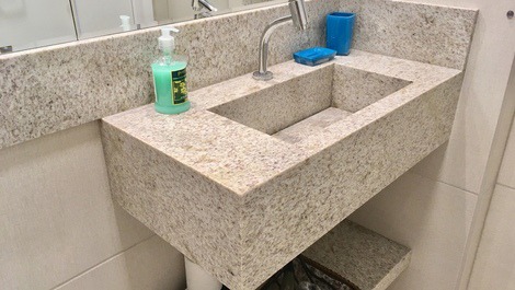 London Apartment / BC Center