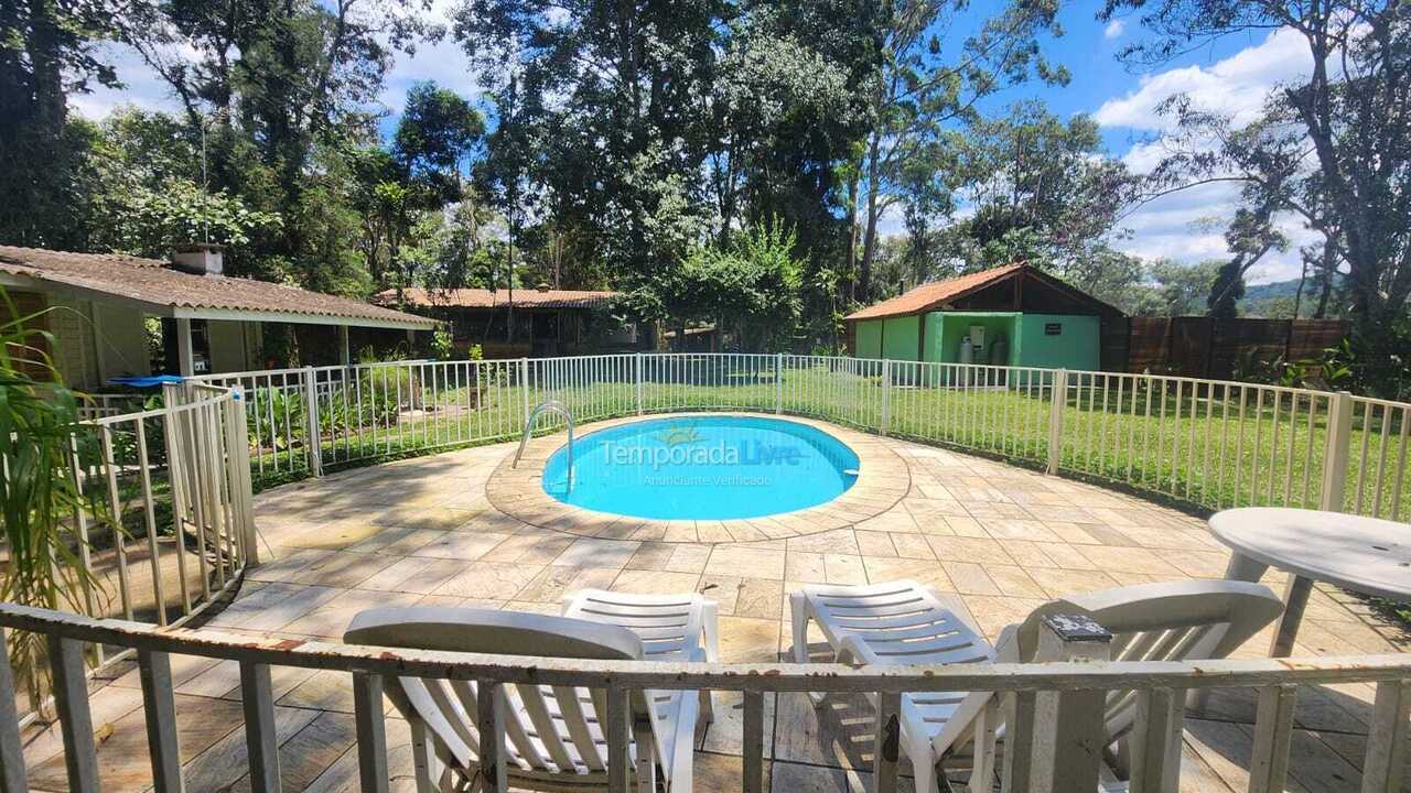 Casa para alquiler de vacaciones em Itapecerica da Serra (Potuverá)