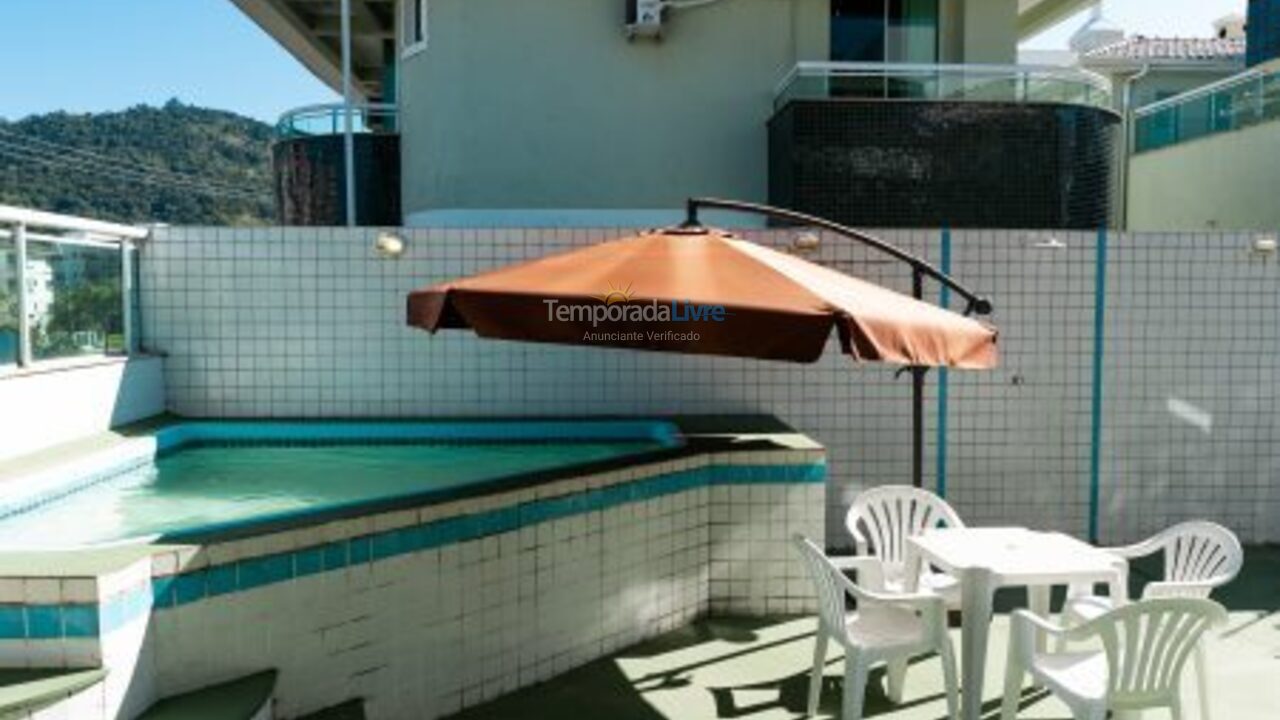 Casa para aluguel de temporada em Governador Celso Ramos (Praia de Palmas)