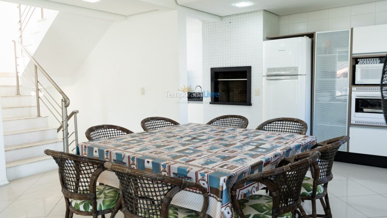 Casa para aluguel de temporada em Governador Celso Ramos (Praia de Palmas)