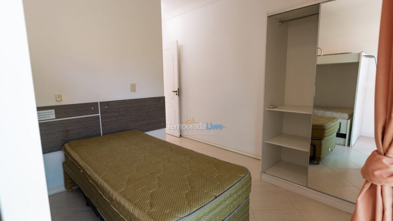 Casa para aluguel de temporada em Governador Celso Ramos (Praia de Palmas)