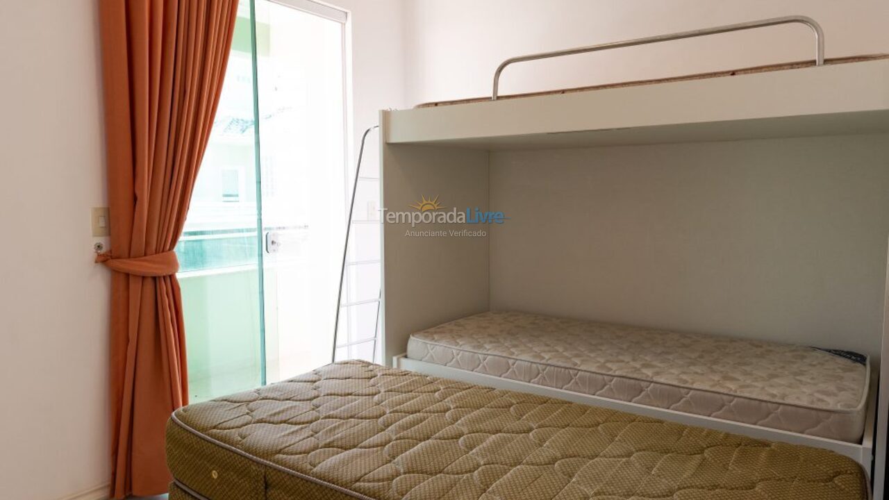 Casa para aluguel de temporada em Governador Celso Ramos (Praia de Palmas)