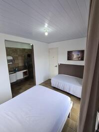 Ático de 4 dormitorios con piscina privada en Enseada