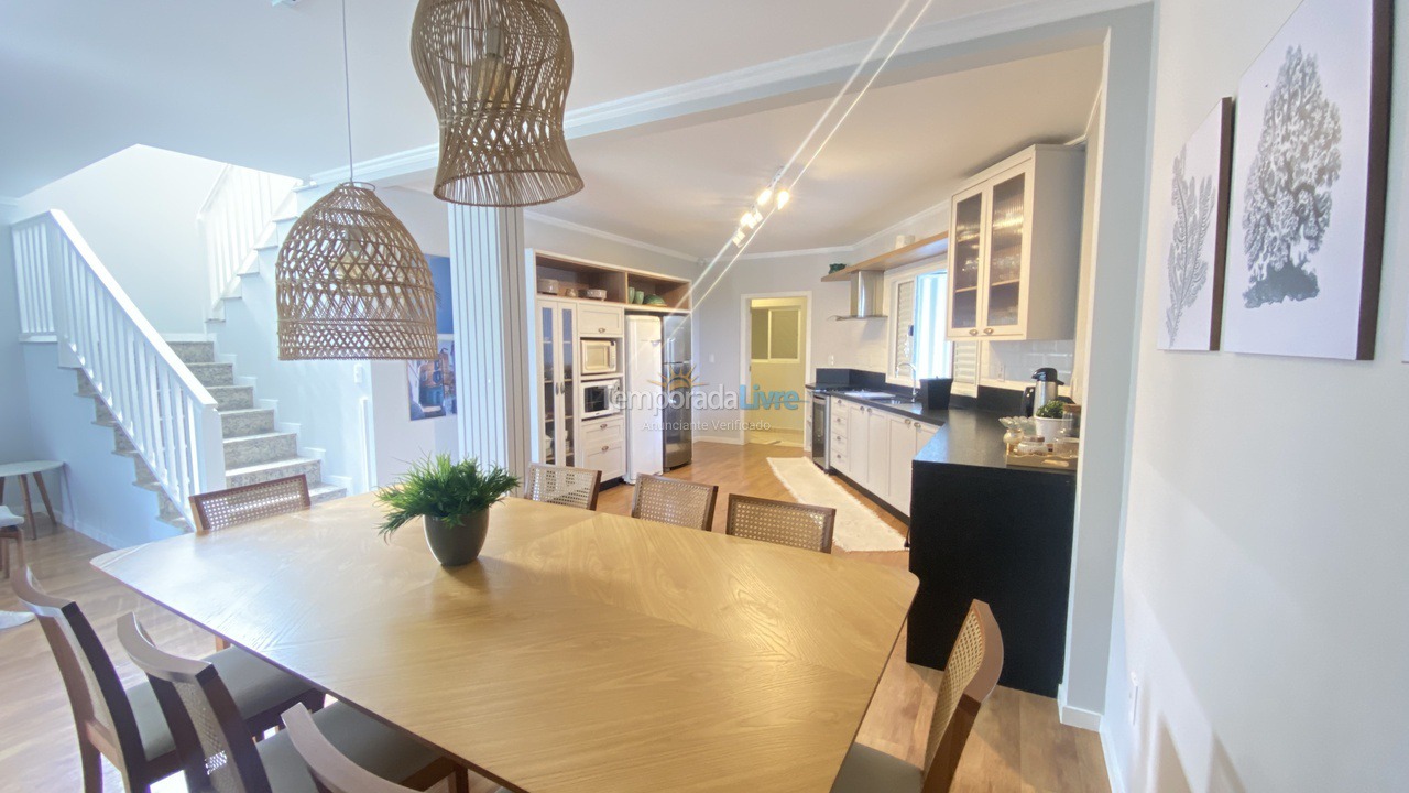 House for vacation rental in Bombinhas (Praia de Zimbros)