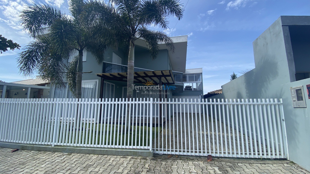 House for vacation rental in Bombinhas (Praia de Zimbros)