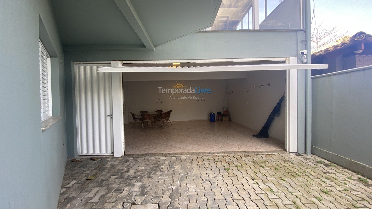 House for vacation rental in Bombinhas (Praia de Zimbros)