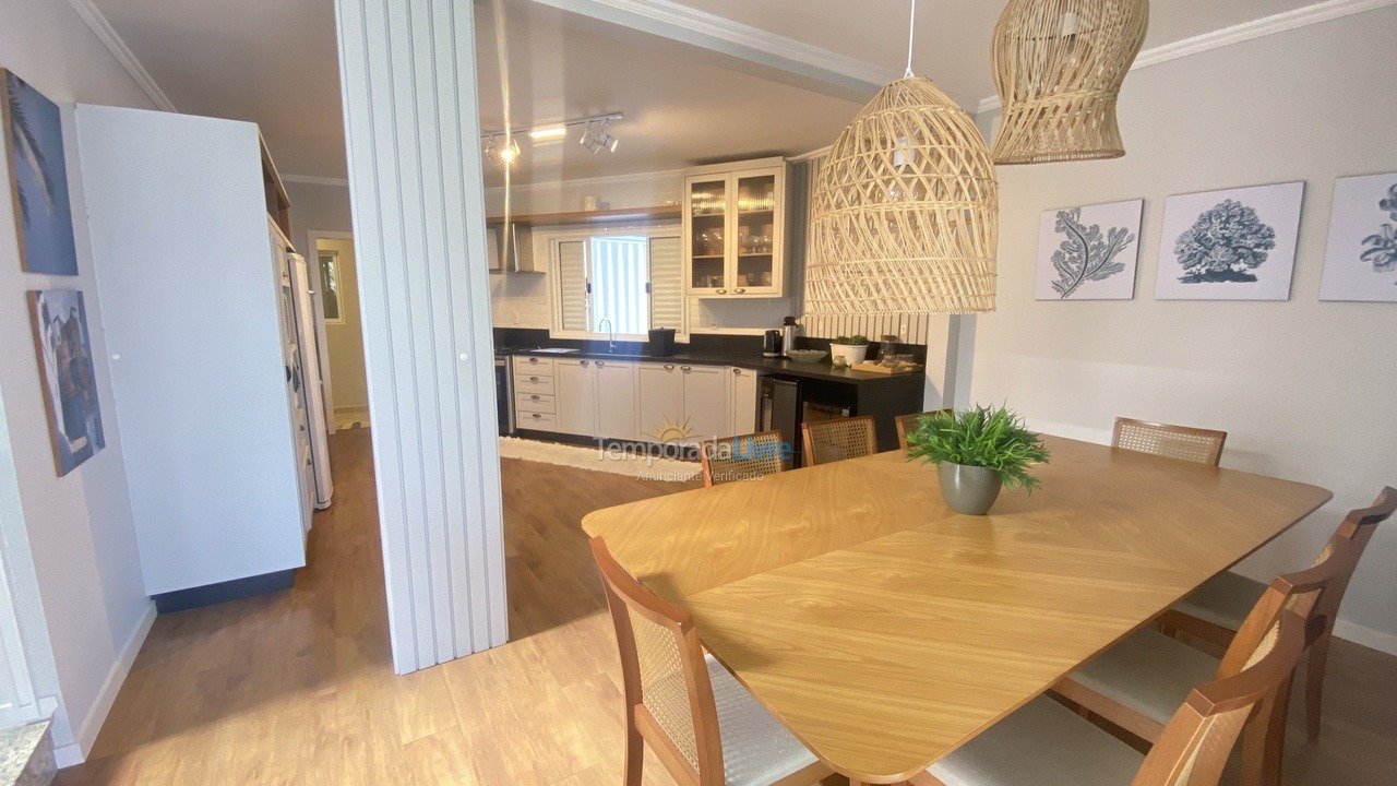 House for vacation rental in Bombinhas (Praia de Zimbros)