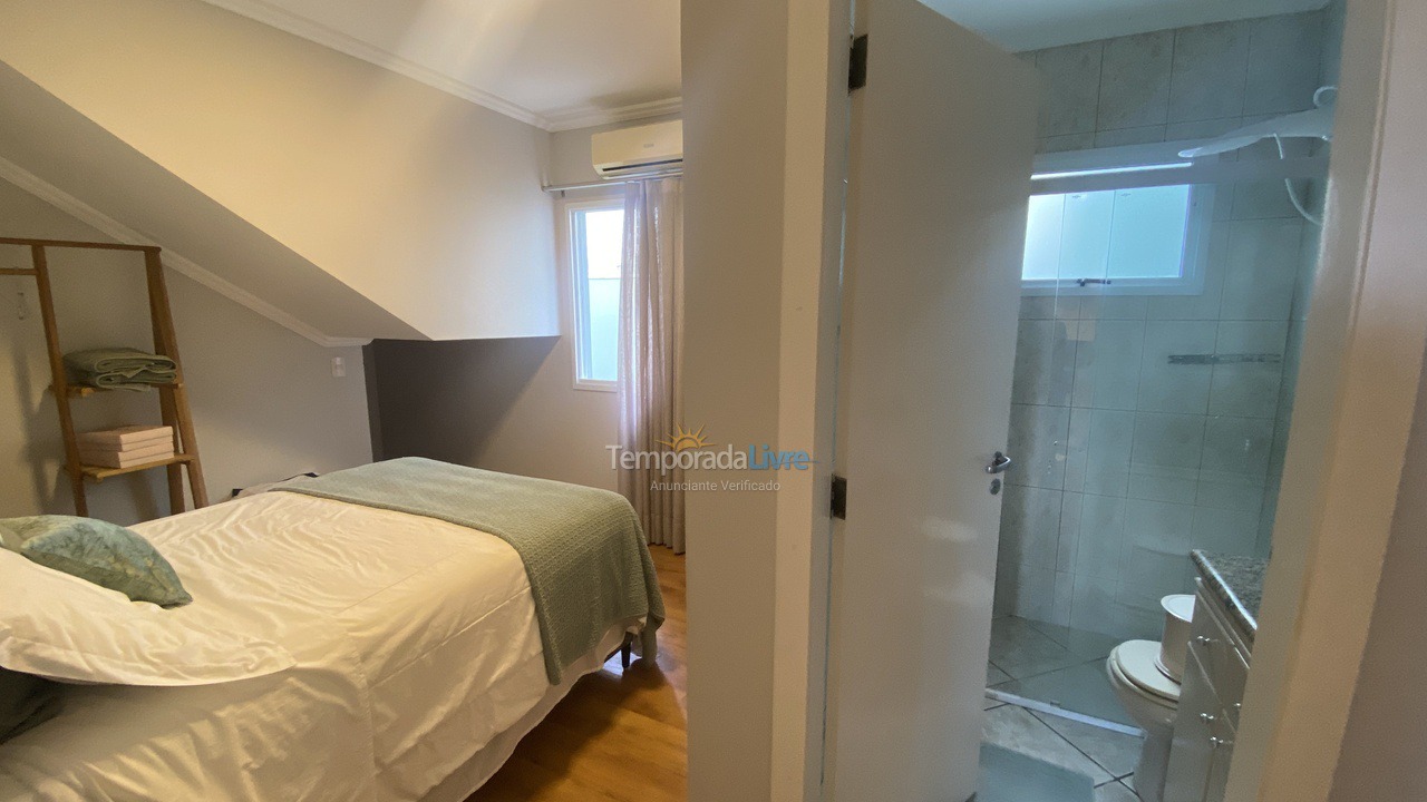 House for vacation rental in Bombinhas (Praia de Zimbros)