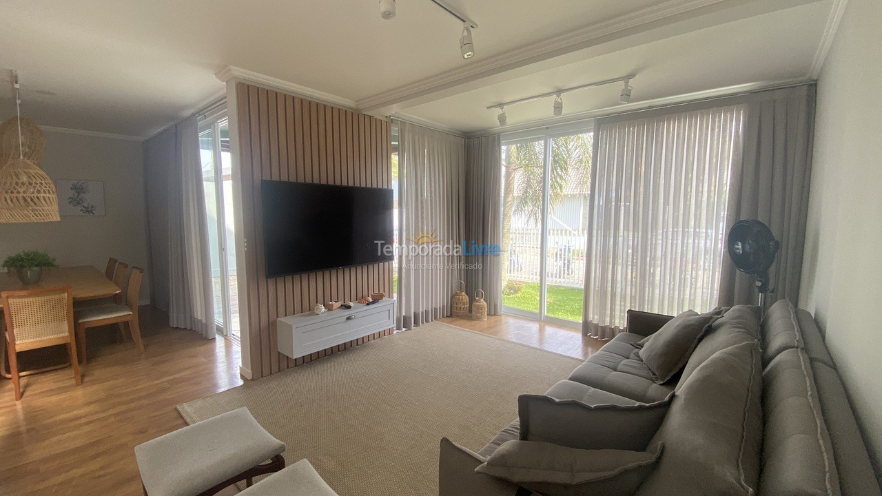 House for vacation rental in Bombinhas (Praia de Zimbros)