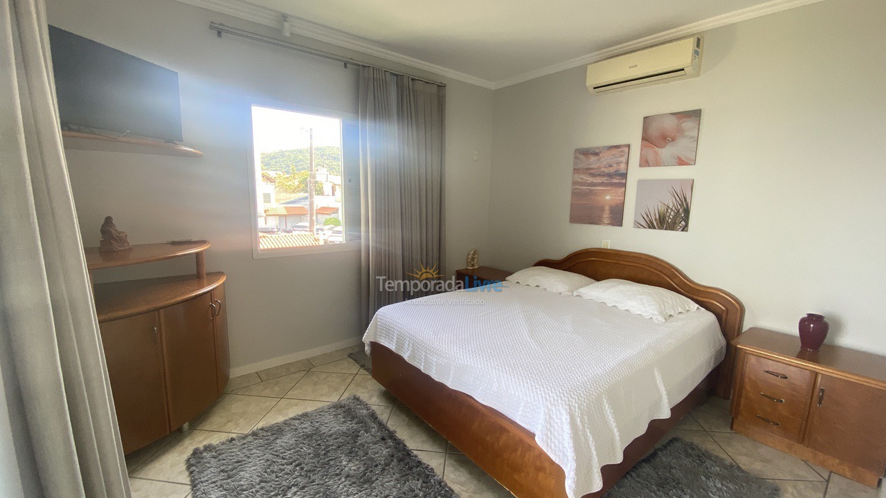 House for vacation rental in Bombinhas (Praia de Zimbros)