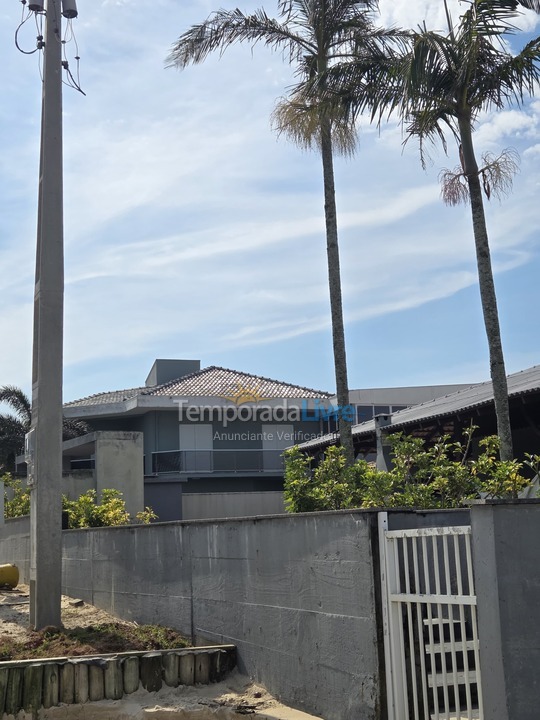 House for vacation rental in Bombinhas (Praia de Zimbros)