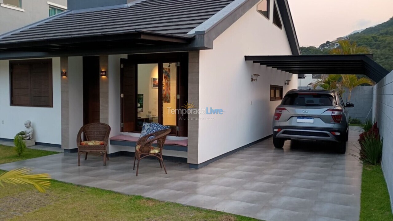 Casa para alquiler de vacaciones em Governador Celso Ramos (Praia de Palmas)