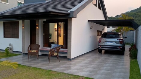 Casa para alugar em Governador Celso Ramos - Praia de Palmas