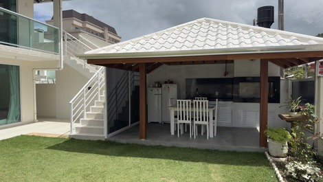 Apartamentos no centro de Bombinhas para até 5 pessoas